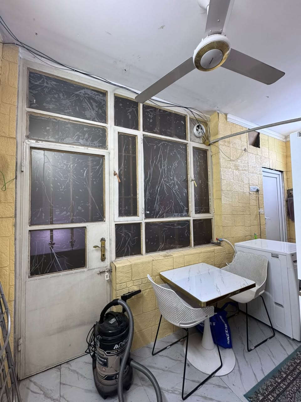 للبيع 90 متر 3 طوابق الدولعي 432 لدى مكتب القسيم ***********
