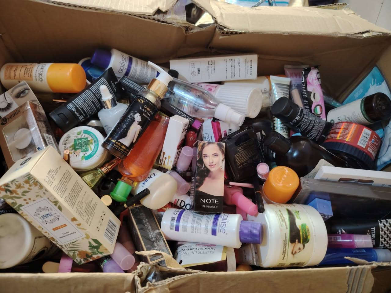 شروة كوزمتك اوربي  
عدد 30 كارتون 

بيع كل الكمية 

تصفيات ستوكات 

تواصل 

تيليفون + واتساب ***********
