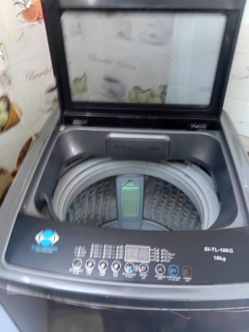 غساله للبيع فول اتماتيك  صناعة كوريه 18  كيلو شغاله مثل ما واضحه بصوره  رقم المبايل *********** السعر 170 الف
