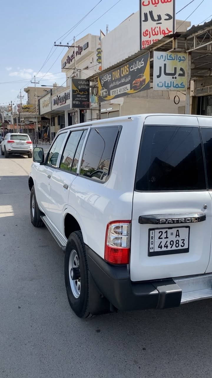 بترۆل محسن
٢٠٠٣
ناو سبی 
 سەنەوی تازەیە تا ٢٠٣١
ناوی نیە لەحاسیبەی بەغداد 
گیر مەکینە دەبل اکسل بەشەرت 
سبوخ حیزامە 
سەیارەکە جاهیزە 
لەکەرکوکم
سعری ٨٧ تۆزێ مەعمەلە
***********
