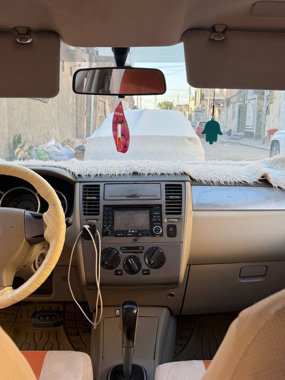 السيارة نظافة فول من الداخل والخارج 
الرقم انكليزي السيارة بأسمي تكسي
التبريد شغال 
توجد ضربة بالجاملغ الخلفي للسيارة فقط لايوجد اي ضرر آخر بالسيارة
العنوان العراق النجف 
السيارة ب65$ وبيها مجال
