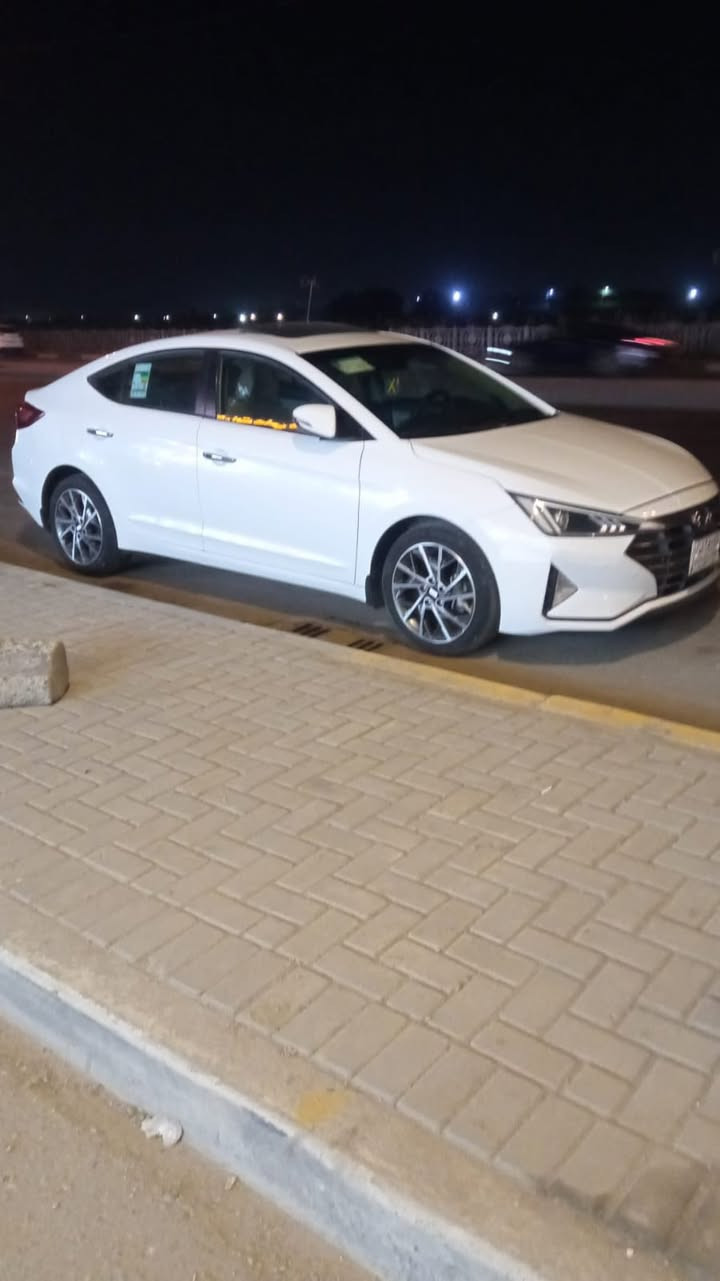 سلام عليكم للبيع النترا خليجي فول مواصفات الأخير موديل 2020 كفاله عامه ما عده طخه بل باب الخلفي رقم بغداد باقي 6 اشهر وتصير حره مكاني بصره رقم تلفوني  ***********
