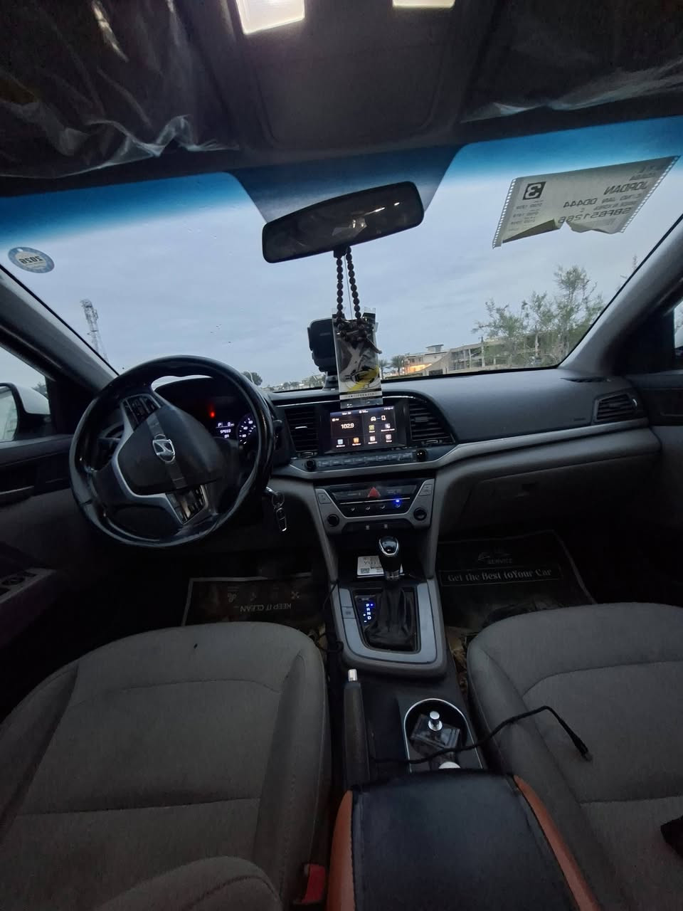 السلام عليكم  النترا 2017 وارد أمريكي  حجم المحرك 2000  حساس امامي خلفي كامره خلفيه تحديد مسار مانع انزلاق نص رقم سليمانيه تريد تحويل نفس ليوم او وكاله  مواصفات السعر 115وبيه مجال ***********
