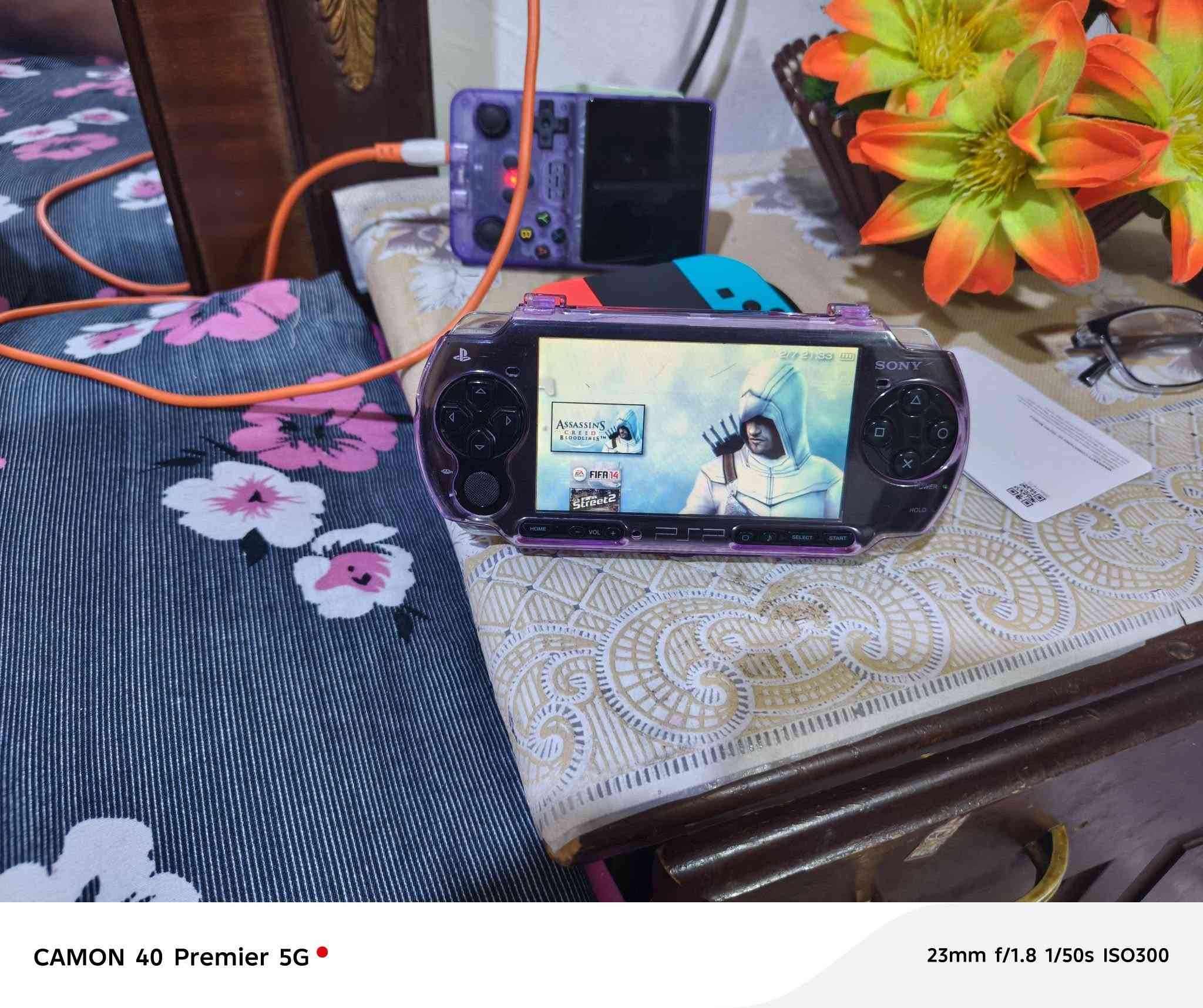 سلام عليكpsp موديل 2000  مهكر رام ٨كيكا كفر شفاف مع شاحن  السعر ب١٠٠مع توصيل بية مجال قليل  العنوان البصرة ***********
