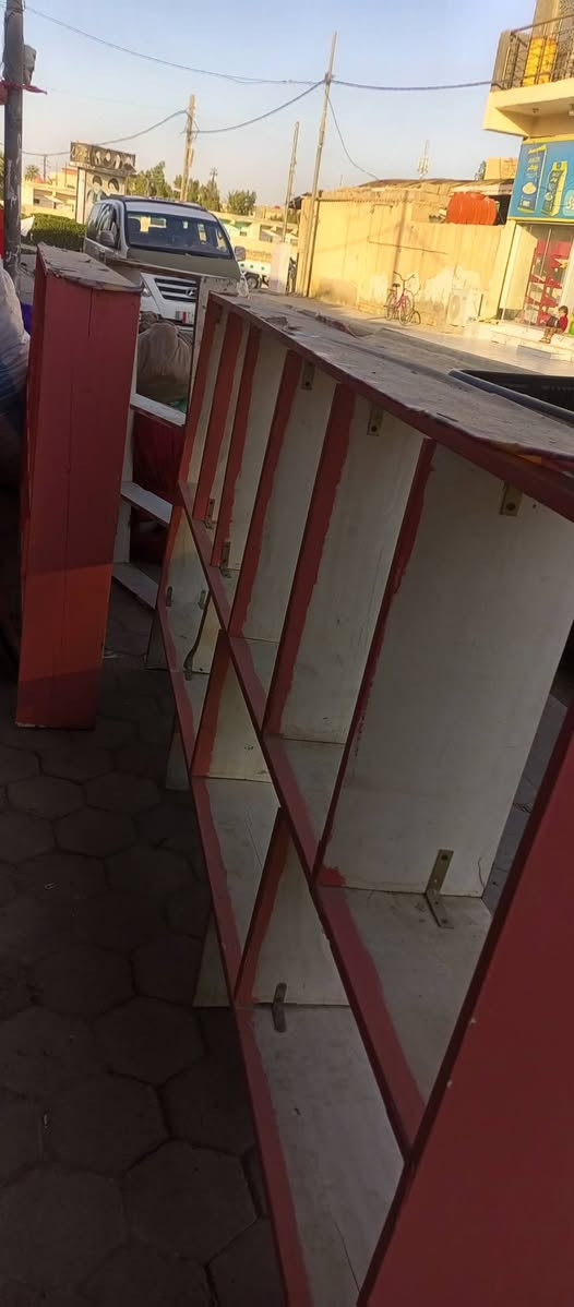 للبيع رفوف العرض الحذيه
ستانات محل كمل من الاحذيه 
***********
