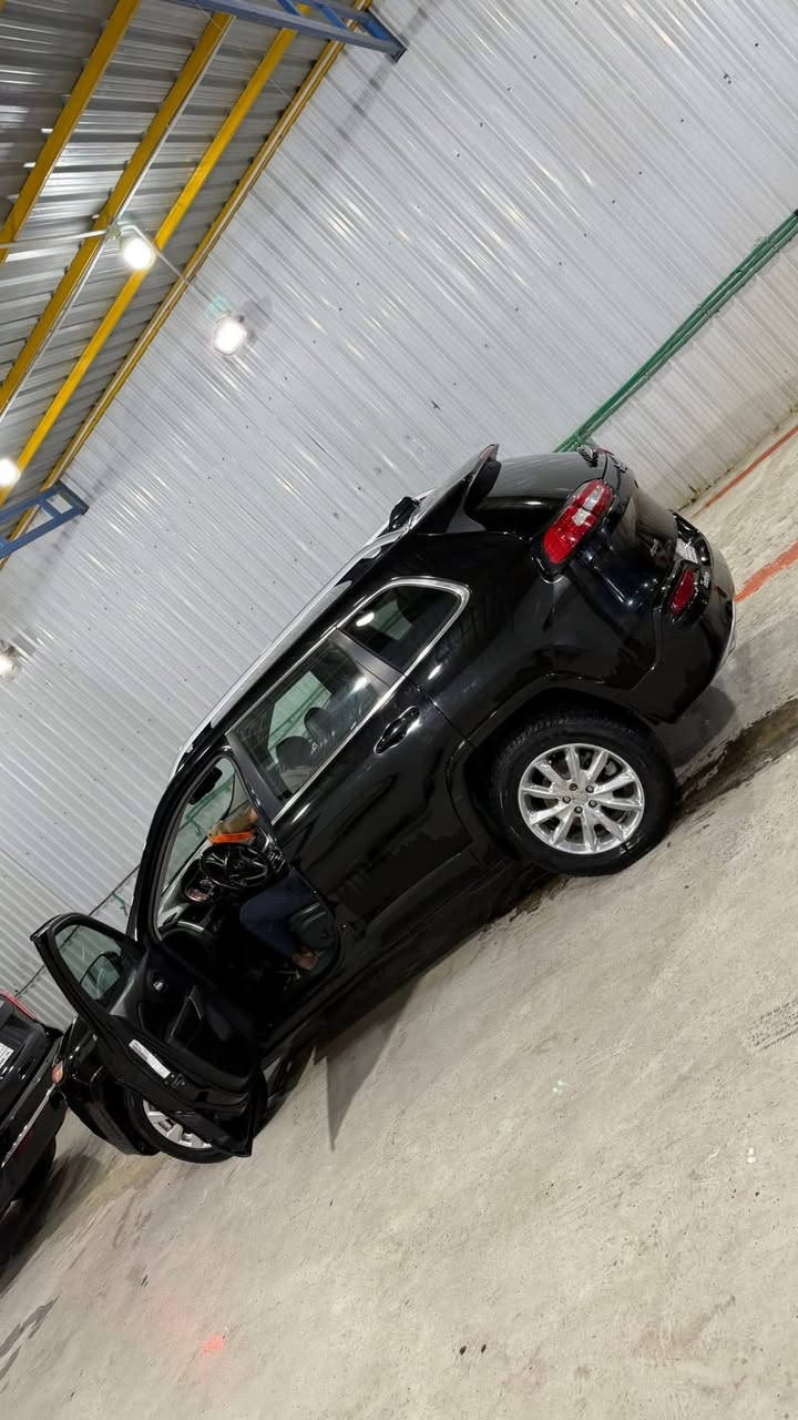 جيب بزون 2018اوفر لاندV6 سته سلندر
رد امريكي حادث جاملغ وباب وشويه من البنيد وبلعراق جاملف خلفي وباب صار بيه بجم كبس كفاله شواصي ولغود ومكينه وكير  بيع مستعجل السياره نضيفه وماشيه 65 الف 
وبسمي تحويل ثاني يوم مكاني بصرة
السعر 126 بيع مستعجل 
للأستفسار ***********
