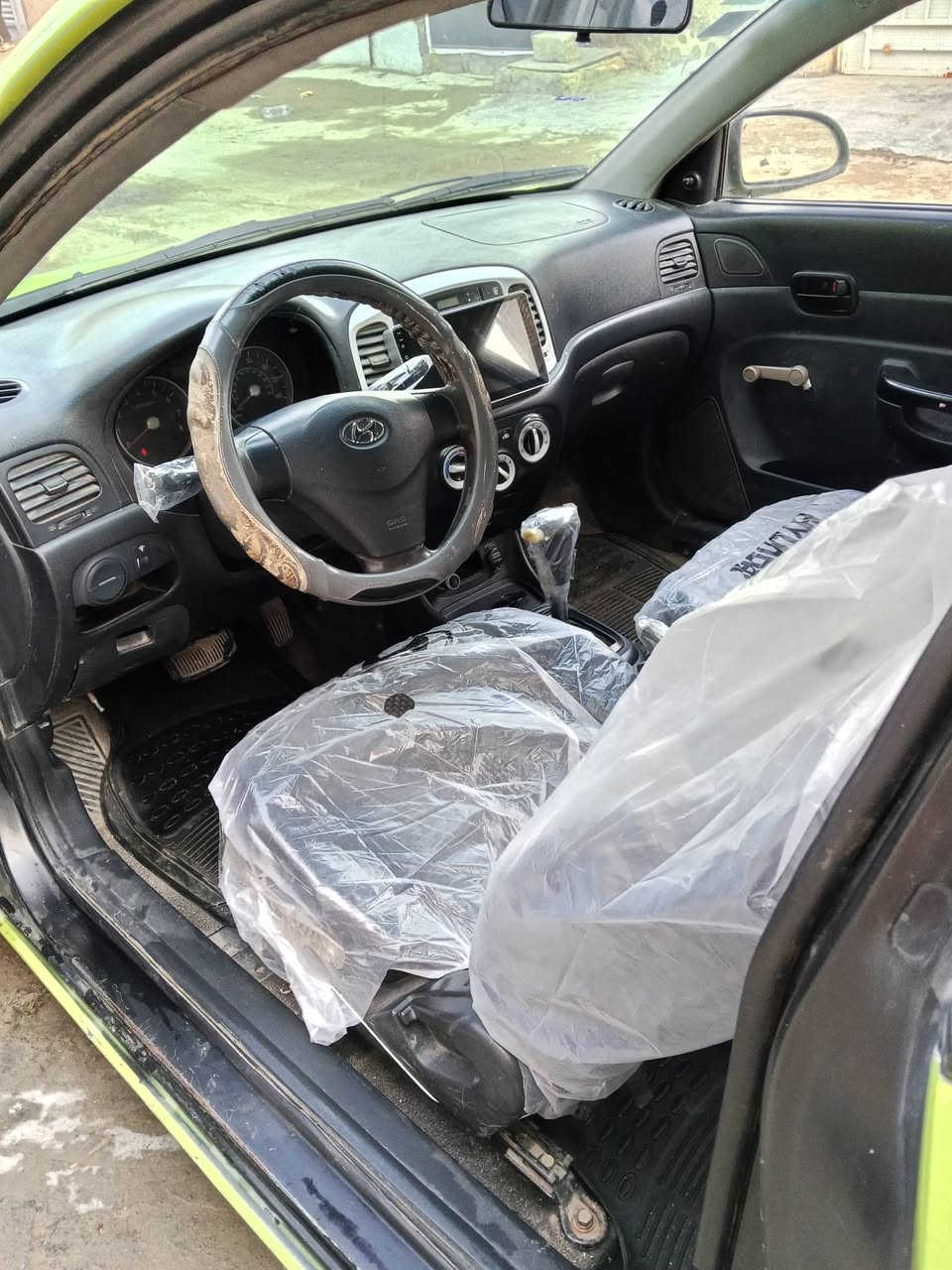 اكسنت تك باب 2007
مصبوغه عام تغير لون 
بيها جاملغ امامي مبدل عكس سايق بدون دواخل
هزه جديده بسمي مكينه تبريد جاهزن
بيع او مراوس
 مكاني بغداد طالبيه 
***********
