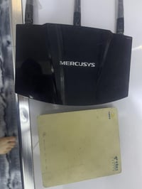 عندي راوترات نظيفه اثنين للبيع سعر الواحد 10 قفل وعندي جهاز ضوئي سعره ...