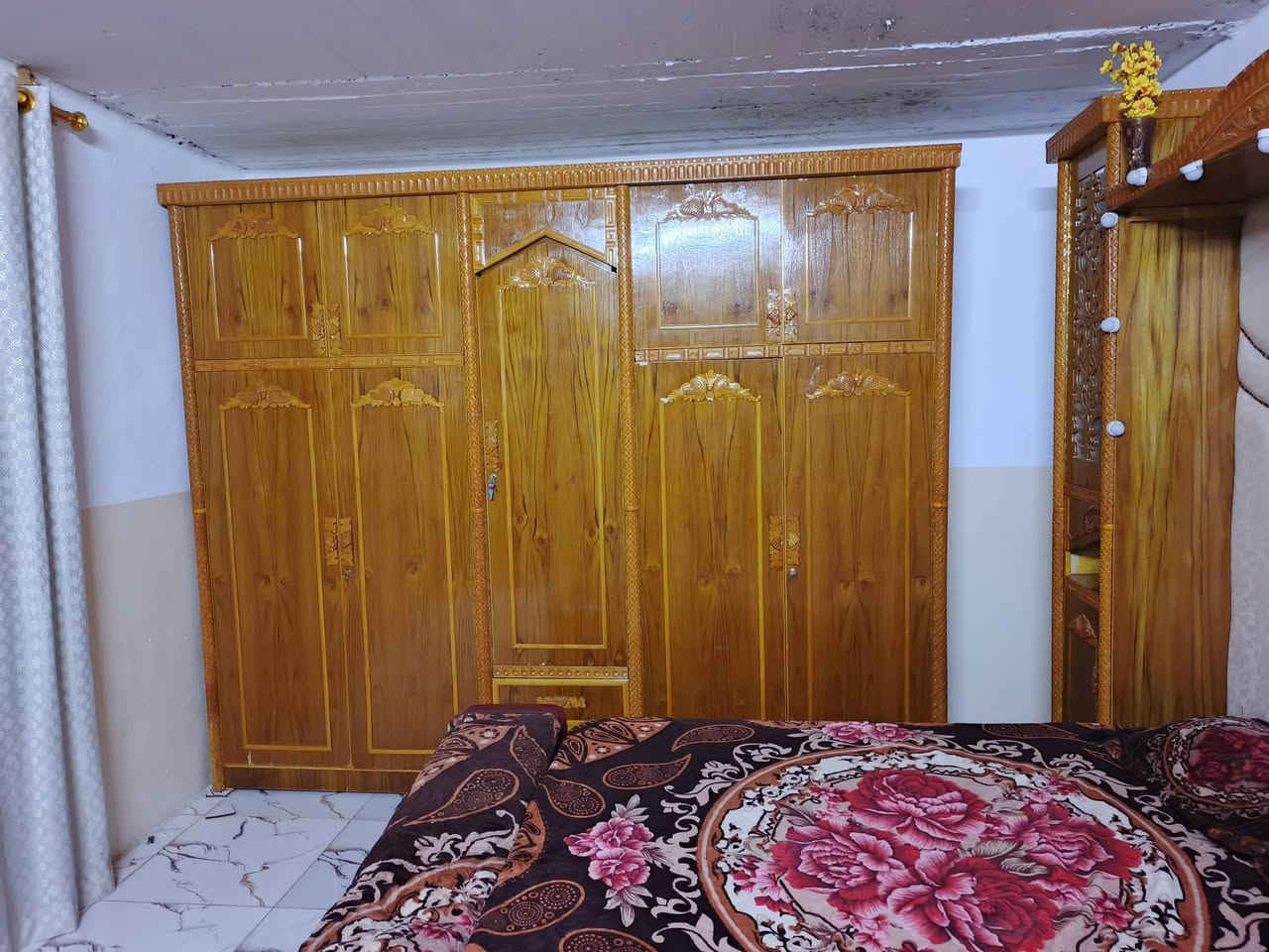 السلام عليكم ورحمة الله وبركاتة للبيع غرفت نوم  مستعمله سنه بس جديده حلوه بيع مستعجل السعر مليون 300 وبيها مجال بصيط حك الجيه مكاني ناحيت وانه اي ستفسار اتصل على الرقم *********** وبي وتساب #الجميع
