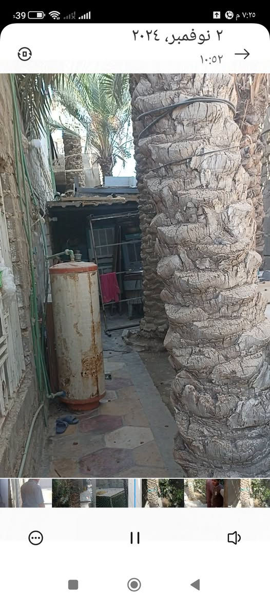 بيت لبيع 200 متر حي ميسان شارع الشيوخ قرب مدرسه.العاصمه.. 
 يتكون من 2غرف وصاله ومطبخ مطل على الصاله واستقبال بناء بلوك كهربائي اعكاده وغرفه 3 فك مع البيتونه حمامات 3 وحديقه من ثلاث  جهات البيت السعر 58 مليون وبيه مجال تلفون،،، ***********
