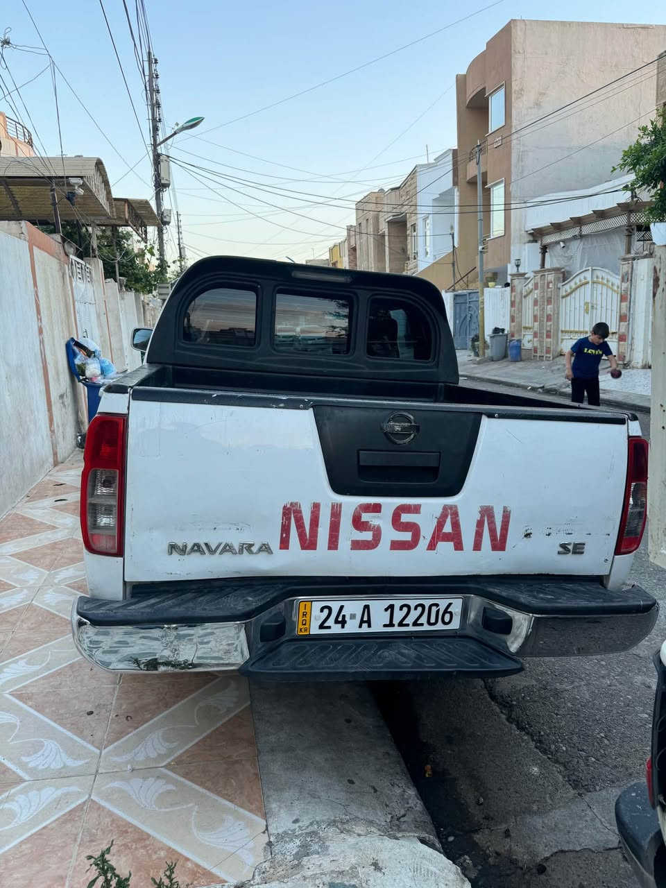 نيسان ناڤارا ٢٠١١ 
رةقةم و سةنةوى نوية 
٣ پارچةى پيشي سبوغة كةميك ژوورى گرتية 
مةكينة كرايتةوة 
گير و مةكينة و ئةكسل بةشةرت 
نرخى ٨٢$ وةرةقة 
رةقةم موبايل *********** أربيل, العراق
