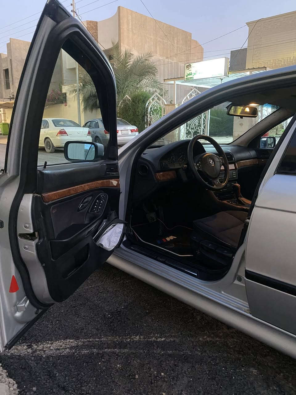 السلام عليكم اخوان سياره بي ام للبيع 528 دبل دجتل موديل 99 كير ومحرك وتبريد شرط تدفئه بالكشنات مري كهرباء تحكمات ستيرن صدر امامي خلفي كله جديد سنويه وهزه جديدات السياره باسمي تحويل ثاني يوم السياره دخول جديد بل 2019 داخله العراق يعني مو من ذني المتعوبات وكلها عل بلاد فقط صبغ جماليه السعر 105 وبيها مجال والي يشوف سعرها غالي كلشي اكو بالسوك وان شاء الله يلگه احسن منها وارخص رقم الهاتف *********** مكان السياره صلاح الدين سامراء
