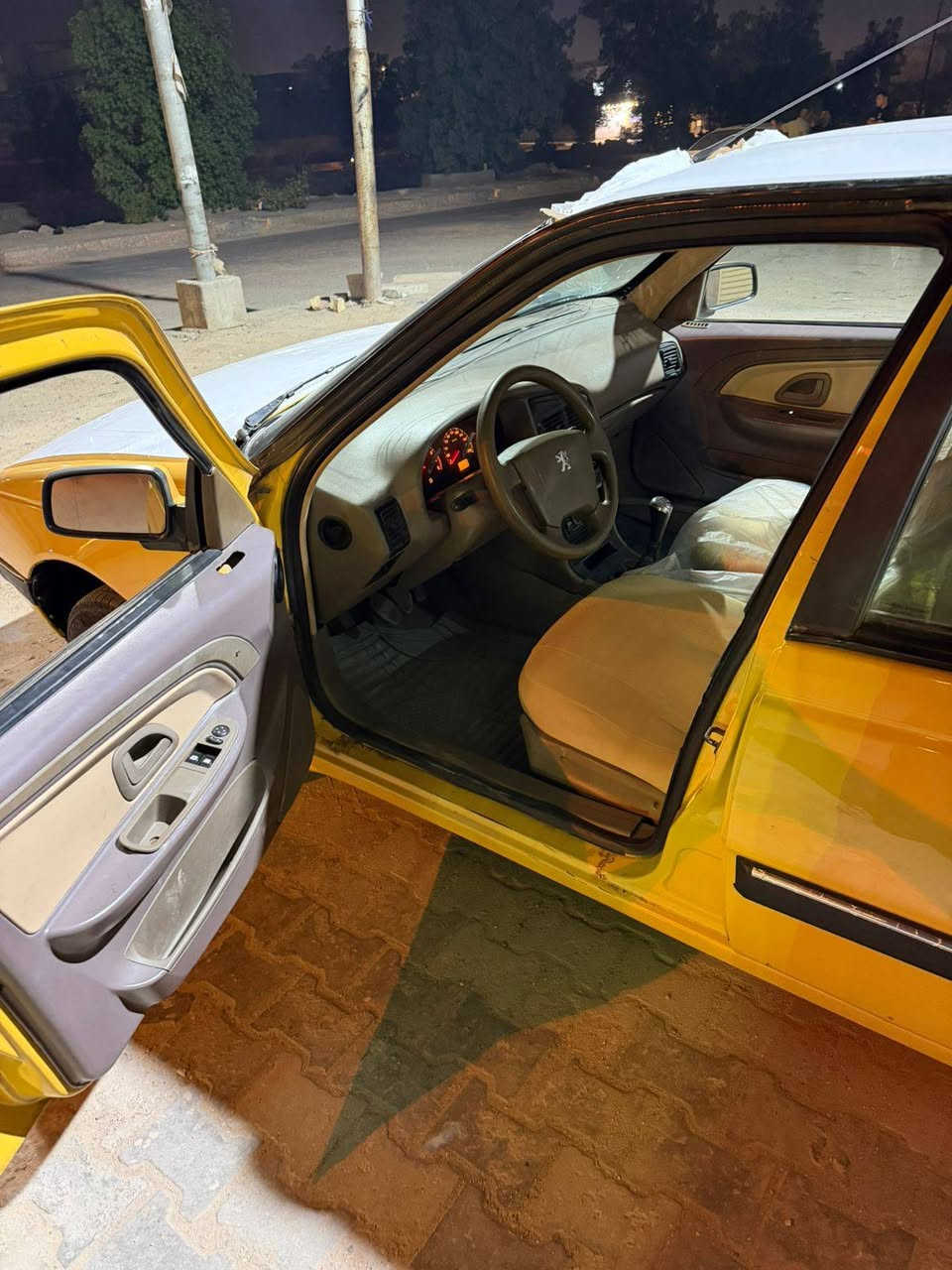 سلام عليكم 405 مديل 16 سنويه ب27 سياره كير مكينه كفاله حداديه تخم تاير كهربائيات كله كفاله بس البنيد مالها طاير  سياره جاهوه من كلشي 

عنوان سياره بصرة موفقيه 

سعر 32 

رقم *********** البصرة, العراق
