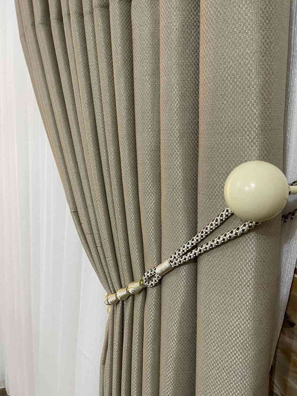 حرير نقش صدفي 🐚🎗️
متوفر بجميع الالوان والقياسات ♥️📏
كما يتوفر جميغ انواع ستائر الزيبرا ⚘️
رول دي كي جالوزي رومان بلاك اوت ستور دبل 🔳
كذلك جميع انواع السكك المنيوم ويفي عظم عاج بنل فلات 
ريموت دور بجميع الانواع 🚪
كادر توصيل وتثبيت في جميع المحافظات 🚚🔧
للمزيد عبر الواتساب *********** عباس الطائي 📱
