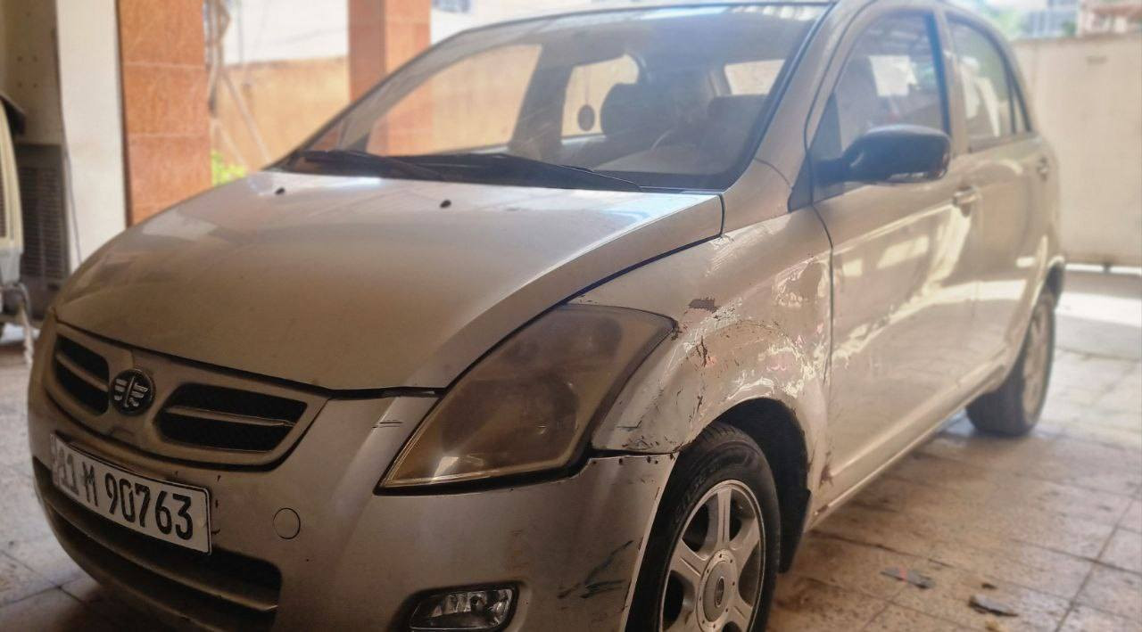 فاو V2 Faw
موديل 2013
ماشية 56 الف كيلو قابل للزيادة
رقم بغداد الانكليزي سنوية بإسمي هزة جديدة
محرك وكير تمام
تبريد شغال بس مو بارد
سيارة بدون صبغ بيها بارد موضحة بالصور 
شادلها شاشة اندرويد وكامرة خلفية دواخل نظيفة 
نقصها حدادية ضعيفة
للبيع او مراوس بأحسن وانطي فرق
السعر 40 وبيها مجال بسيط 
مكانها بغداد السيدية 
***********
