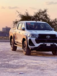 اسلام عليكم  هيلوكس 2025.                  موصفاته معروفه سياره بيه با...