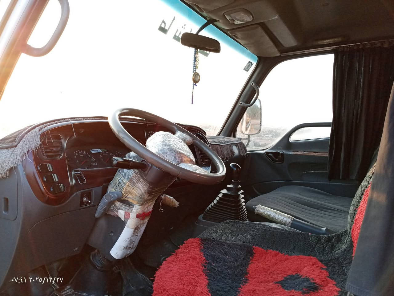 كنتر هونداي قلاب للبيع موديل 2014...سنويه 2029بسمي رقم دولي مداور ثاني يوم تخم تاير تبريد شغل..... لاستفسار عل رقم....***********
