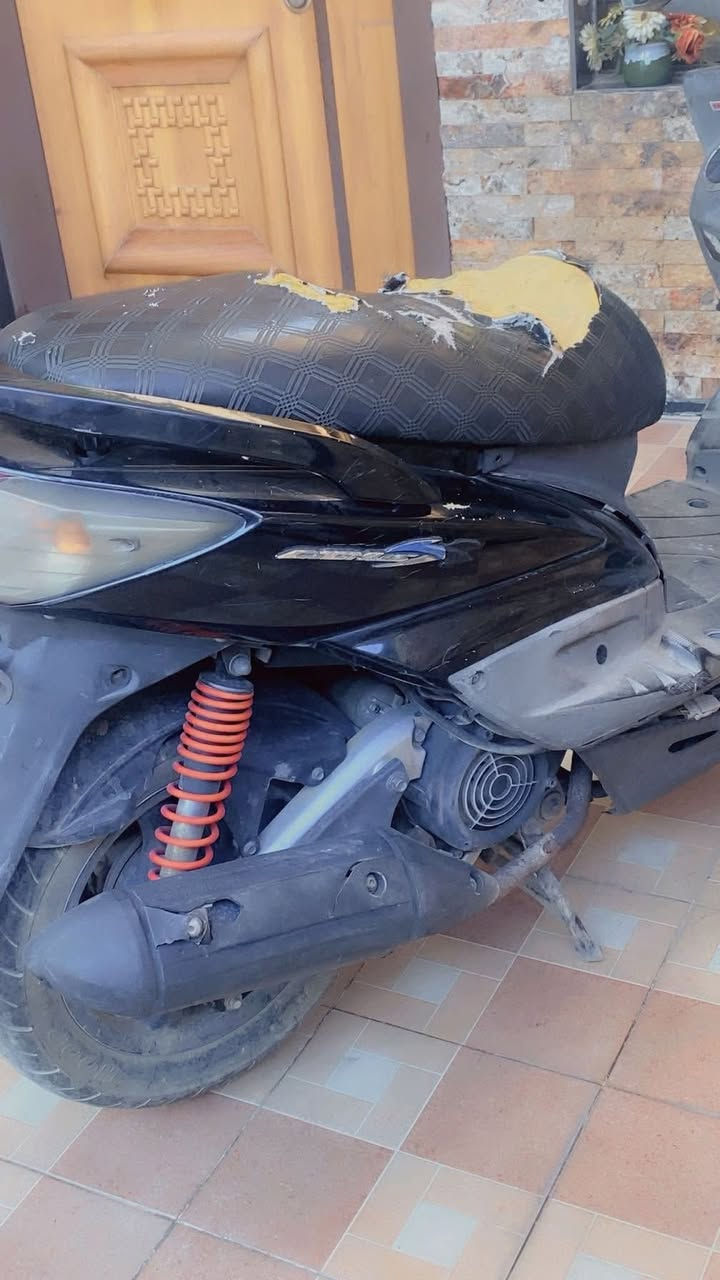 السلام عليكم دراجه سكنس للبيع الرقم *********** السعر 575 وبيهه مجال بسيط
