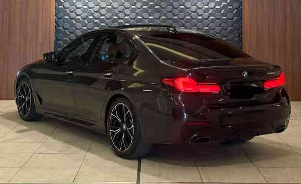 للبيع للبيع✈️✈️✈️

🚘 BMW 540 i kit M موديل 2018 – ملك الطريق بفخامة
⚡ لون أسود نفطي متغير × مقصورة أوف مشمشي فاخرة
📍 العنوان: العامريه 
السعر 29000 دولار 
للاستفسار ***********

━━━━━━━━━━━━━━━━━━━
✨ المواصفات العامة:
▪️ محرك تيربو بقوة عالية واقتصادي
▪️ نظام دفع خلفي + وضعيات قيادة متعددة
▪️ عداد فقط 90 ألف كم
▪️ فول مواصفات وارد الماني ضمان دولي 3 بصمات 
▪️ حادث بسيط جدًا بالعراق شخط بين الباب والجاملغ الخلفي عكس السايق بدون ايرباك 
▪️ رقم أربيل – فحص وهزة وسنوية كله جديد جاهز نقل ملكية
▪️ لا تحتاج أي تصليح… مناقصة شي

━━━━━━━━━━━━━━━━━━━
🛋 الداخلية والتجهيزات:
▪️ مقصورة جلد مشمشي فاخرة مع تحكم كهربائي كامل خزن ميموري الشكنات كلها 
▪️ شاشة كبيرة مع نظام ملاحة
▪️ أضوية أمبيانت داخلية متعددة الألوان
▪️ نظام صوت فاخر
▪️ تسخين مقاعد + تبريد + تسخين ستيرن 
▪️ شاحن لاسلكي + بصمة تشغيل
▪️اربع ابواب بصمه وشفط 
▪️سلايد روف 
▪️مري شفط وقلاب 
▪️5 كامرات 
▪️رادار حجم الكبير المرغوب 
▪️السياره فول للاخير 

 
━━━━━━━━━━━━━━━━━━━
⚙️ التكنولوجيا وأنظمة الأمان:
▪️ رادار + تحذير خروج عن المسار
▪️ تسارع ذكي + مثبت سرعة متكيف
▪️ حساسات أمامية وخلفية + كاميرا 
▪️ كبح تلقائي للطوارئ
▪️ دخول وتشغيل بدون مفتاح (Keyless)
▪️  هاند بريك كهربائي
 صندوق كهربائي ذكي 
نظام داتا شو 
التحكم بالشاشة الوسطية بواسطة الايمائات اي حركة اليد

━━━━━━━━━━━━━━━━━━━
💰 السعر: 29000 دولار فقط
📞 للاستفسار: ***********
📌 سيارة فخامة + أداء + نظافة… جاهزة للسفر الاسكندرية
