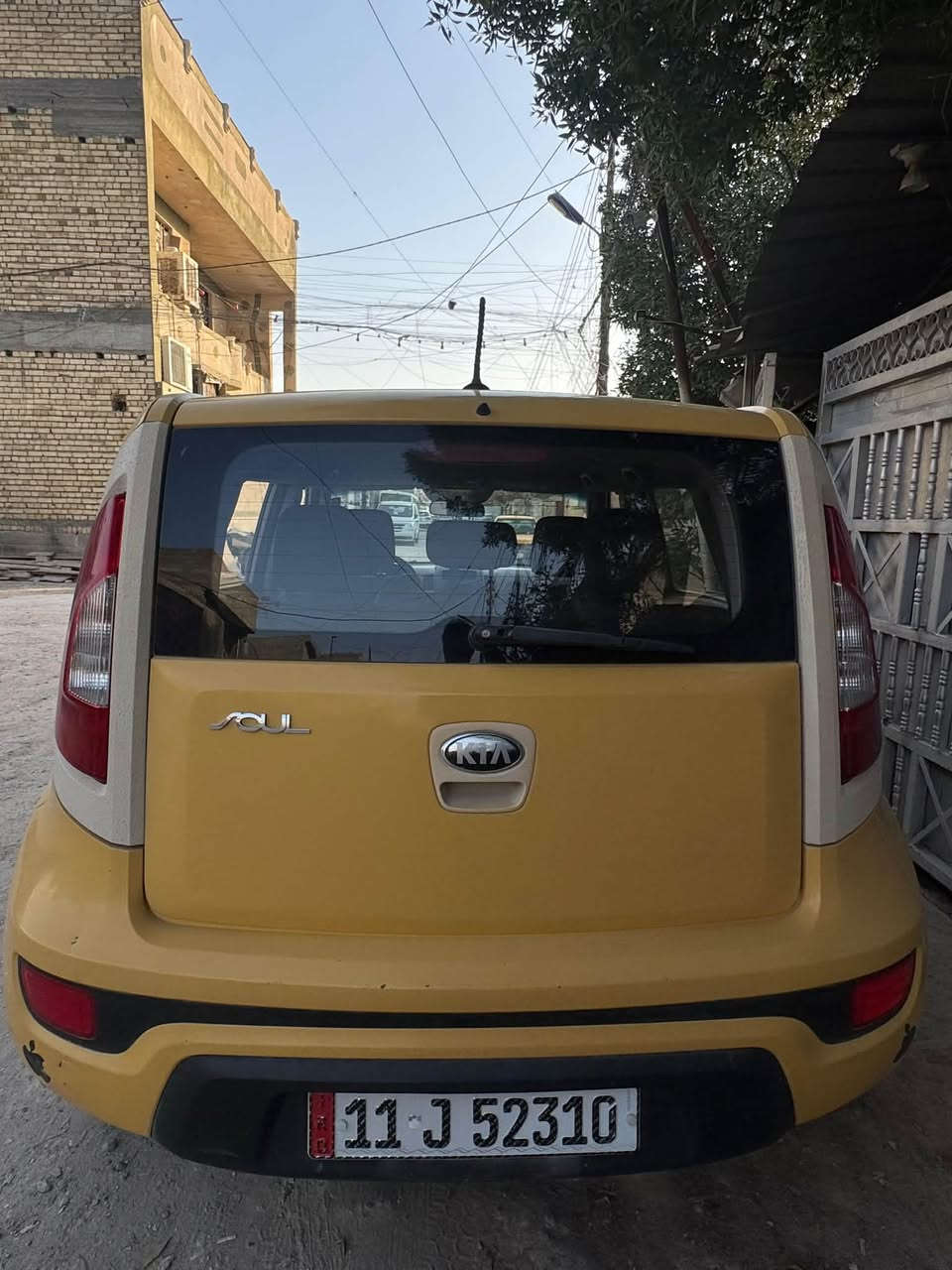 السلام عليكم
كيا صول موديل 2013 
رقم بغداد انگليزي بأسمي تحويل شوكت ميعجبك 
مكينه 1600 گير عادي 
صدرها نظيف 
السياره حلوه مال بيت ما مشتغلين بيها 
السعر 77 وبيها مجال للشراي 
بيها ملاحظات بسيطه
مكان السياره بغداد الشعب 
***********
واتساب
