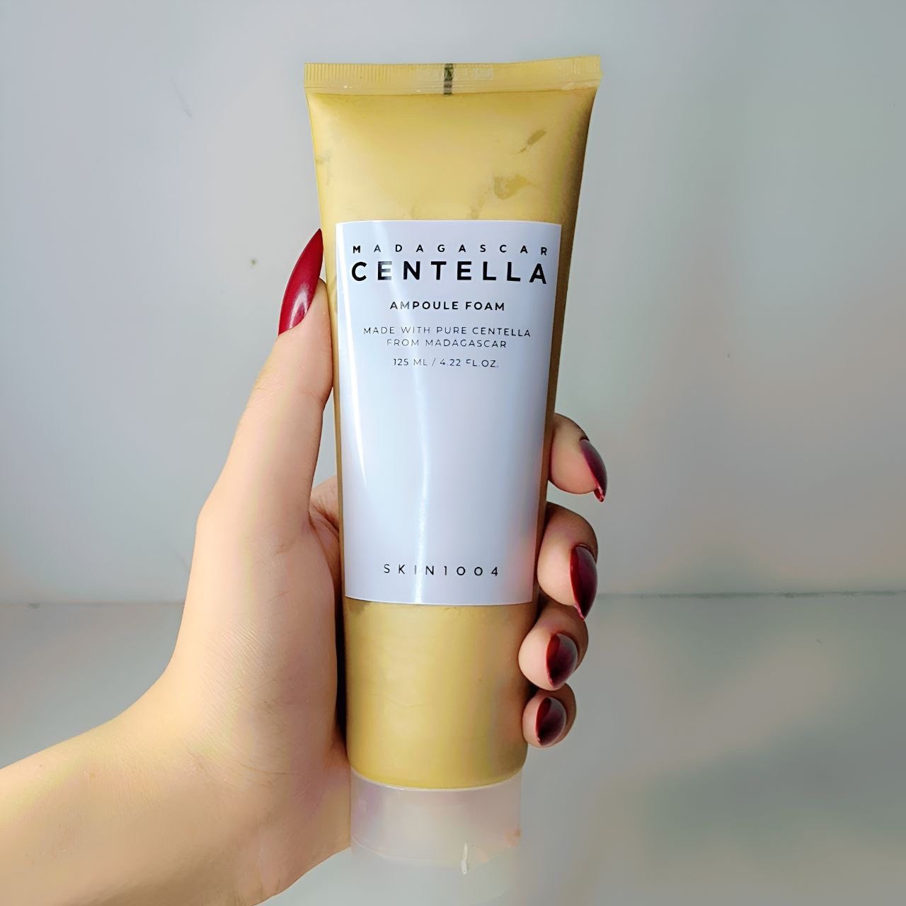 SKIN1004 Centella Ampoule Foam – 20ml
✨ غسول رغوي بالسنتيلا يزيل المكياج والشوائب بفعالية بنسبة تنظيف توصل لـ 92.6%، بدون ما يجرّد البشرة من زيوتها الطبيعية.
💧 تركيبة بجوز الهند تنظف بلطف + ترطيب.
🌿 غني بالسنتيلا يهدّئ البشرة ويوازنها.
🧴 قوام كريمي يتحول لرغوة ناعمة تنظف بعمق بدون جفاف أو تهيج.
💗 مناسب لكل أنواع البشرة حتى الحساسة.
المنشأ / كوريا 🇰🇷

توجد توصيل لجميع المحافظات العراق 🇮🇶🚚🚕للحجز والاستفسار يرجى التواصل عبر الخاص 📩💌توجد لدينا عروض خاصة وخصومات وهدايا 🎁😍


**إذا كنت صاحب هذا الإعلان وتريد حذفه لأي سبب، رجاءا أرسل رسالة إلى الدعم الفني**