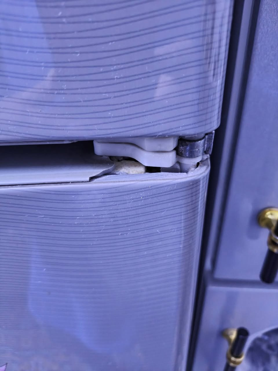 ثلاجة شغالة كاملة بس الباب شوية هاي مكسورة إلي بالصورة اريدها ٢٥٠


**إذا كنت صاحب هذا الإعلان وتريد حذفه لأي سبب، رجاءا أرسل رسالة إلى الدعم الفني**