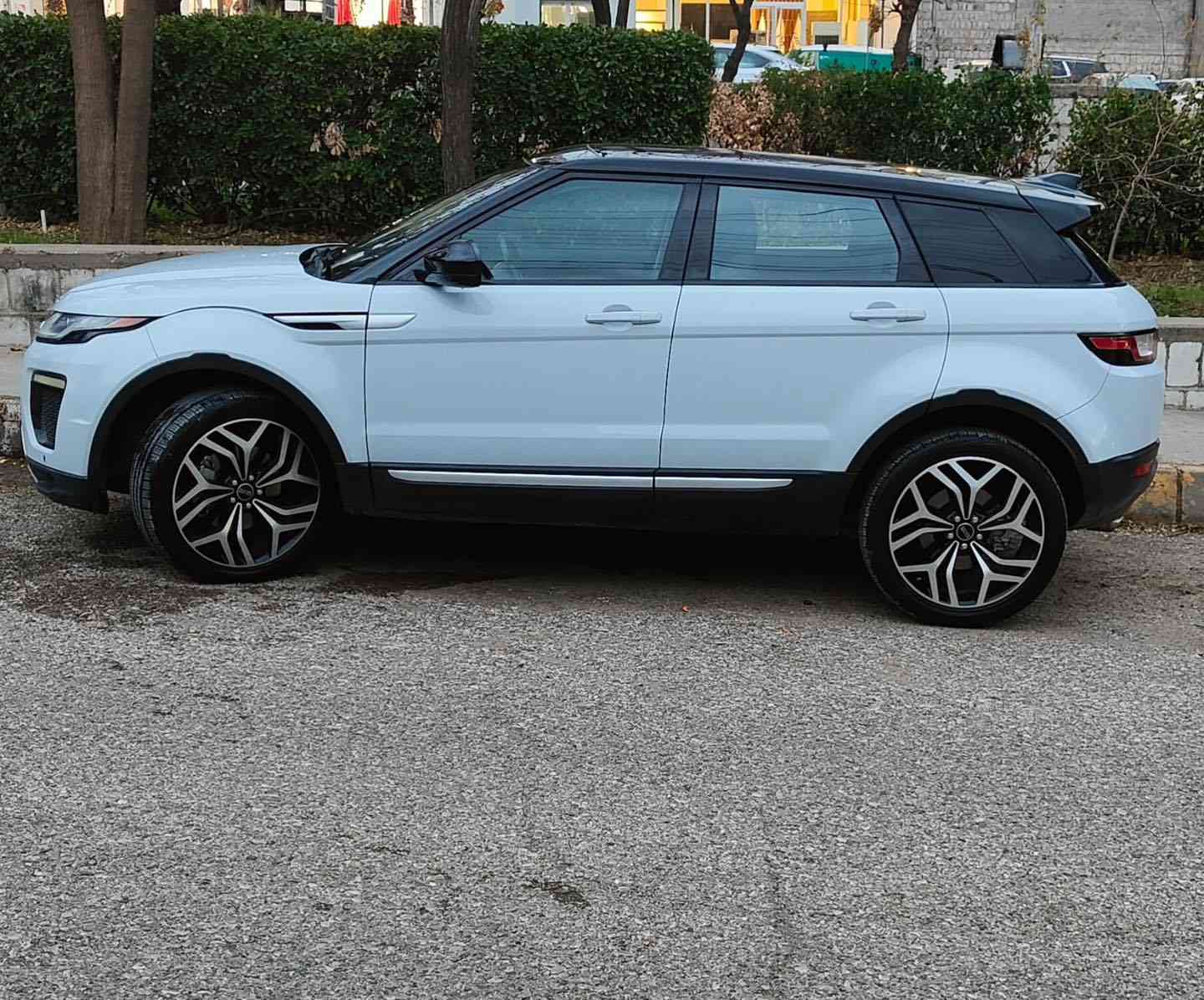 ڕانج ڕۆڤەر ئیڤۆک 2018

بۆ زانینی نرخ 
لایکی پەیج بکە و کۆمێت بکە نرخت پێدەگات 

4بستۆنە 
44000کم ڕۆشتووە 
یەک پارچەی بۆیاخە 
ڕەقەم سلێمانییە
فول مۆسەفاتە 

سەیارەکە لە سلێمانییە 

ژمارەی خاوەنی 
***********
