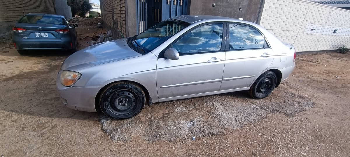 سبكترا 2009
كربلاء قرب الملعب الدولي
محرك 2000نقص كمبريسر تبريد 
سنويه 8/2027
83 بيها مجال قليل***********
