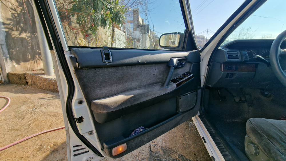 سدريک بۆ فرۆشتن
شوێن سلێمانی 
ئاڕمی سلێمانی ئاڕم و ئەولیات و خرامە بەشەرت 
کامل بۆیاخ 
سەیارەکە لەڕاستیدا لە ڕەسمەکان جوانترە ناو داشخول و بەرگە درگای زۆر جوان ماوەتەوە 
ئەکسل و تەقەو ڕەقە بەشەرت
چوار جام کارەبا 
ئاوێنە کارەبا 
کارەبای مەزبوت
مەکینەی دوکەڵی شین دەکات واتە تاقم ڕینگێکی دەوێت 
لێدانێکی چەمەلقی سەکنی هەیە
سەیارەکە داوای ٣٢و کەمێ معامەلە دەکەم
*********** السليمانية, العراق
