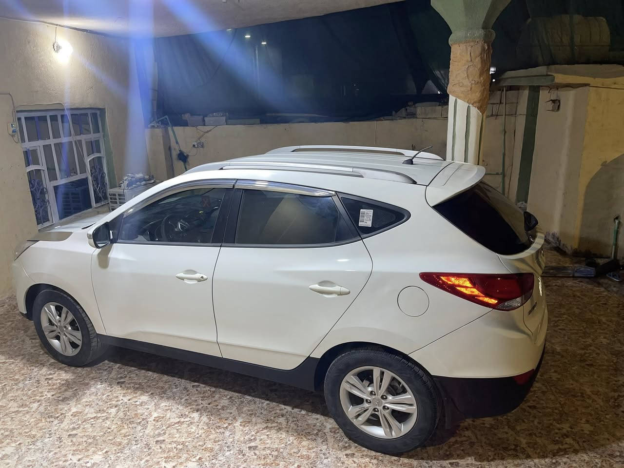 السلام عليكم
من رخصة المدير المحترم 

توسان ٢٠١١ لون ابيض خليجي 

رقم اربيل دولي باسمي لل ٢٠٣١

تخم تاير 

كير مكينة كفاله على الشرط 

صدر خلفي امامي جديد بدون مشكلة 

داخل قهوائي جديد

السونار مرفق مع الصور 

حادث جامرلغ امامي فقط 

ملاحضة / البنيد غير مبدل مبدل فقط نرمادة والسونار يقرة تبديل 

والجامرلغ سحب كارت فقط اثر صفار بانزين 

السيارة حلوة وناعمة مال جناي 

مكاني / ديالى - الخالص 

ترهم مراوس بسيارة ناصي وفرق 

السعر ١٣٥ $ 

***********
