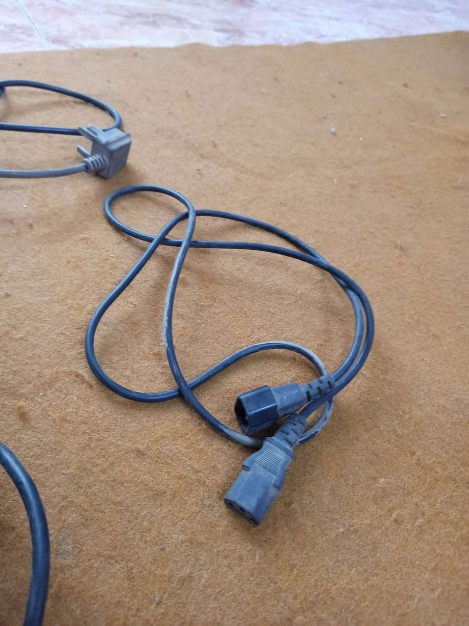 كيبلات حاسبه متنوعه جديده 
ابيعهن شلع


**إذا كنت صاحب هذا الإعلان وتريد حذفه لأي سبب، رجاءا أرسل رسالة إلى الدعم الفني**