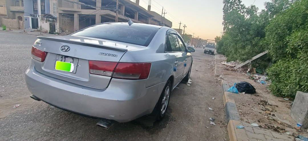 سلام عليكم سوناتا موديل 2006 رقم بغداد انكليزي سعر 68 وبيه مجال قليل ( مكينه 6 سلندر حاويه شاده تبريد ثلج تخم تاير حداديه جاهزه طايحه عليه سقيفه ومبدله قماره فقط عنواني النجف للاستفسار ع الرقم ***********
