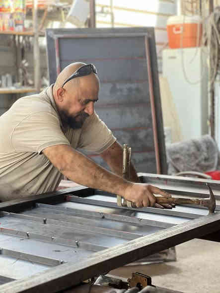 الحمدالله دائما وابدا ❤️
باب خارجي مع كتيبه حمايه  🏠 
وعمل كافه لوازم الحداده من (ابواب / شبابيك / والجملونات / والسقايف الكيسبان / والكيربي /  والسقوف الثانويه / الهايرب / والسانويج بنل بكافه تفاصيله ) 
للاستفسار الاتصال او مراسله الصفحه 
احمد ابو محمد 
: *********** متوفر  واتساب
