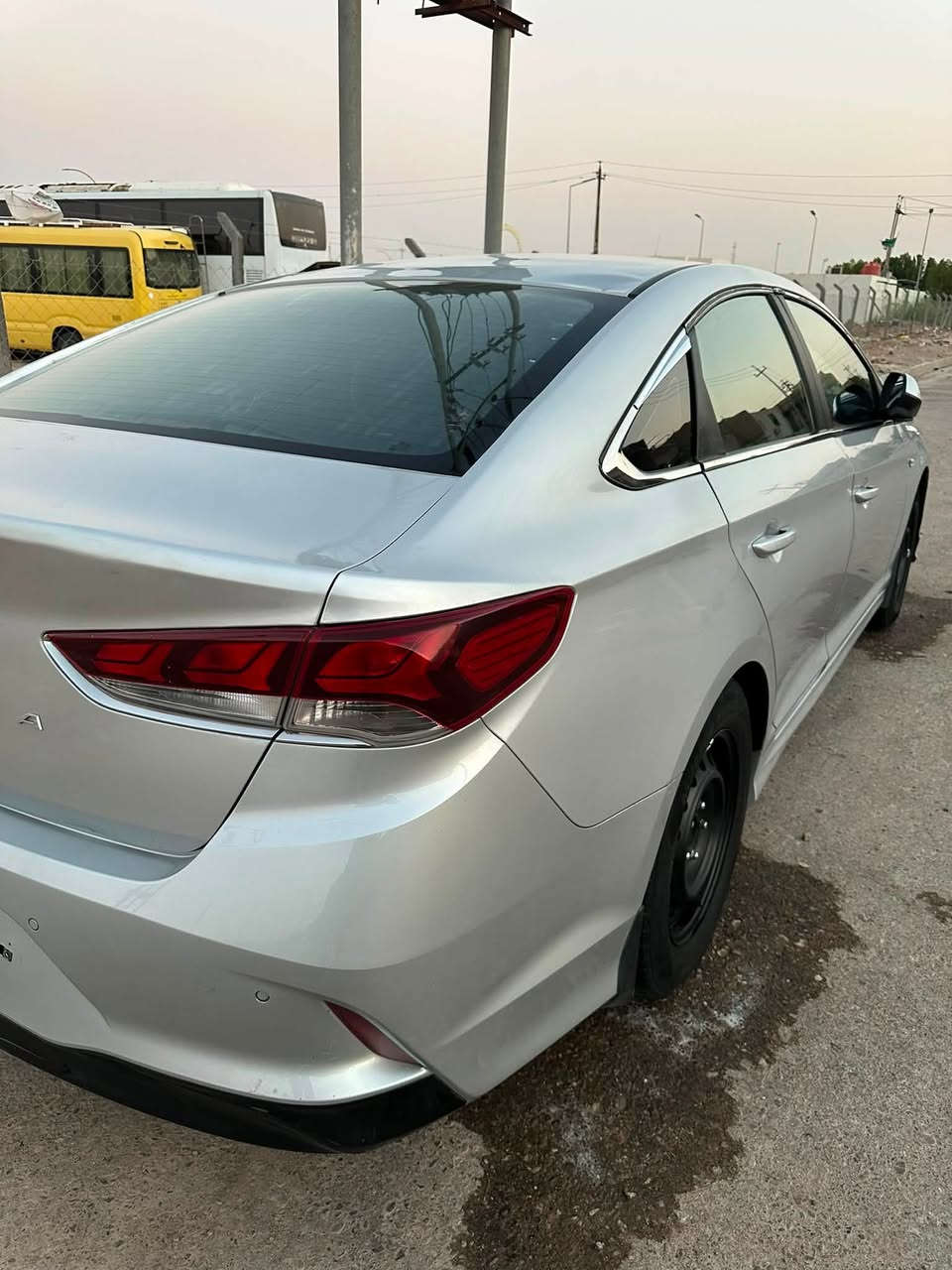 للبيع سوناته موديل ٢٠١٩
ادوات كصه جنطه بيه صبغ بس مكان الكص فقط ولباقي كفاله من الصبغ مكينه كير حداديه كارتون تخم تاير ويل جديد تبريد ثلج شاشه جبيره مري شفط حساسات خلفيه 
تخم فلنجات ودسكات جدد سياره مثل ساعه ولا كلوب مشتغل بل دشبول سياره بل كارتون مال جني مستحيل اكو اخته وبنضافته وبله صبغ سعر ٦٣ وبيه مجال كلش قليل اتصال ع رقم ***********
