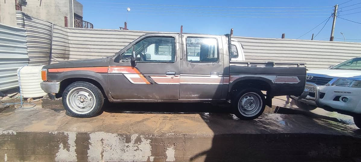 سلام عليكم نيسان 89 رقم مثنى شرط تحويل السنويه صاقطه صارله 3تشهر  كير ومحرك وشاصي لشرط سياره بلاديه جاهزه من كلشي  بيه بخار قليل بدون تنقيص  سعر 38 وبيه مجال 
***********
