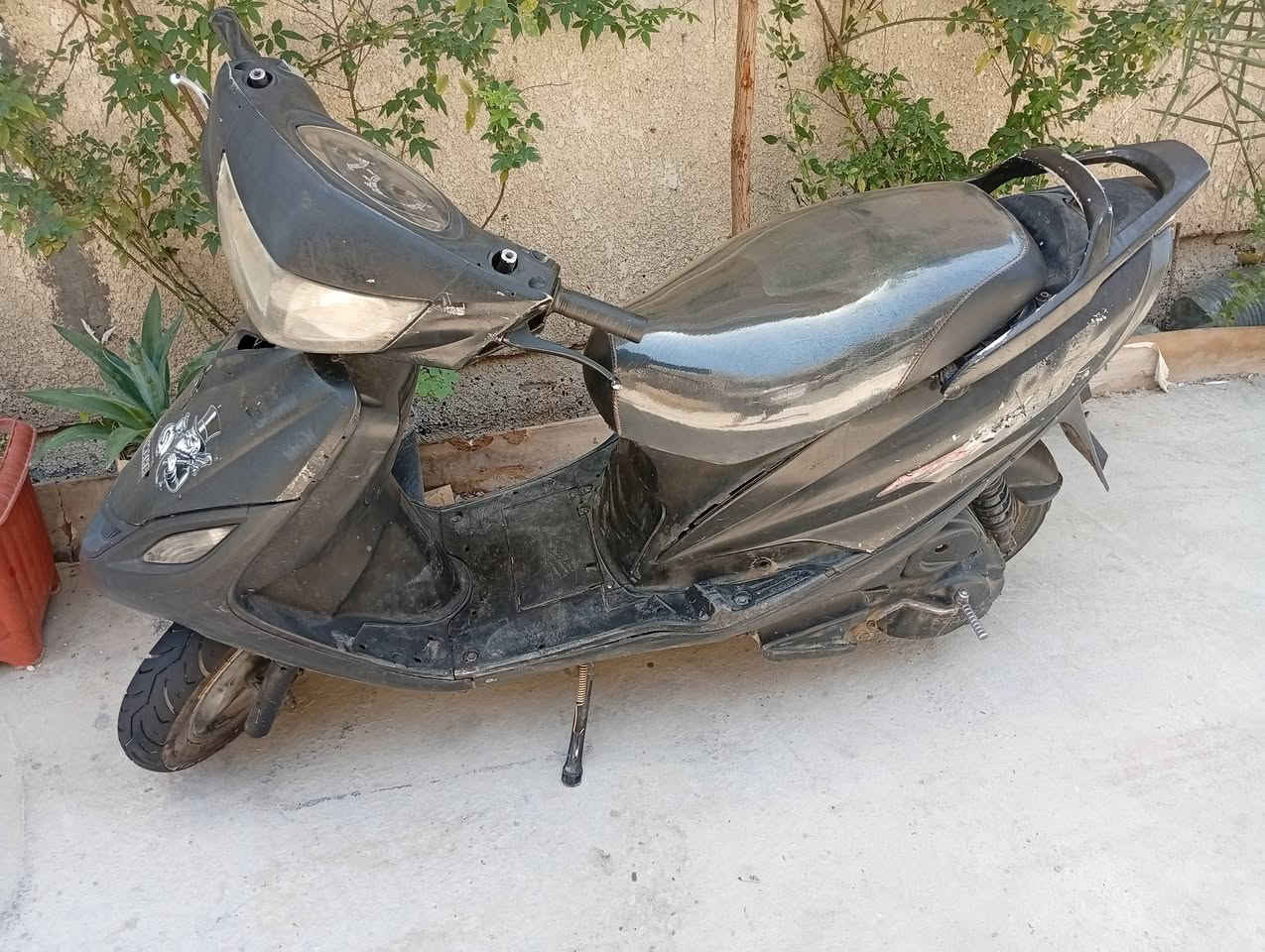 السلام عليكم دراجه ماكس 140للبيع كابريتر اصلي باتري جديد بنزات خلفيه لايتات أشاير ودبل اشاره شغال محرك لا تنقيص ولا تبخير عارضها ب250وبيها مجال بسيط متواجد فقط واتساب ***********مكاني بغداد يم جسر الخطيب
