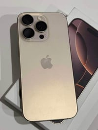 عندي ايفون 16 برو ماكس للبيع بطاريه 100 ✅ عدد الدورات 140 مره ضمان ماس...