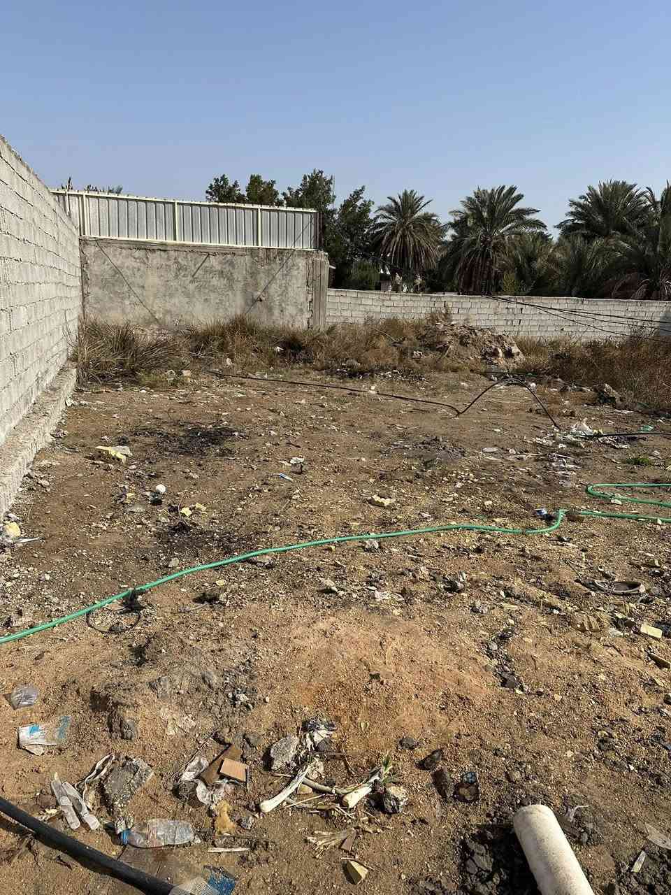 قطعة ارض للبيع مساحة 100 م المكان الهنيديه مال حولي 100 الاستفسار على الرقم ***********
