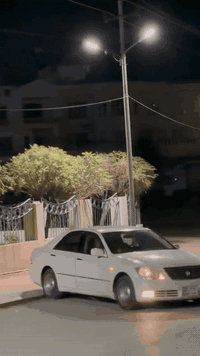 ١٨٢ بێدوکەڵ

کامل مەسرەف کراوە

سەیارەکە زۆر خاوێنە 

٣ دوگمەی پەردەیە

ناوزەرد ڤۆرمیکای نەشکاوە

گێڕو مەکینەی بەشەرت 

سەقفی بەشەرت بۆ یاخی نیە 

***********

٤٦$ مەجال
