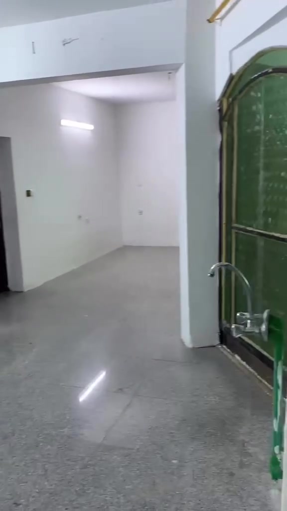 مرحبا يوجد دار للايجار طابق اول يحتوي على ثلاث غرف نوم صاله مطبخ حولي موقع حي الجامعه سعر ٧٠٠ الف بيه مجال قليل الاستفسار مكتب ابو احمد للعقار


**إذا كنت صاحب هذا الإعلان وتريد حذفه لأي سبب، رجاءا أرسل رسالة إلى الدعم الفني**