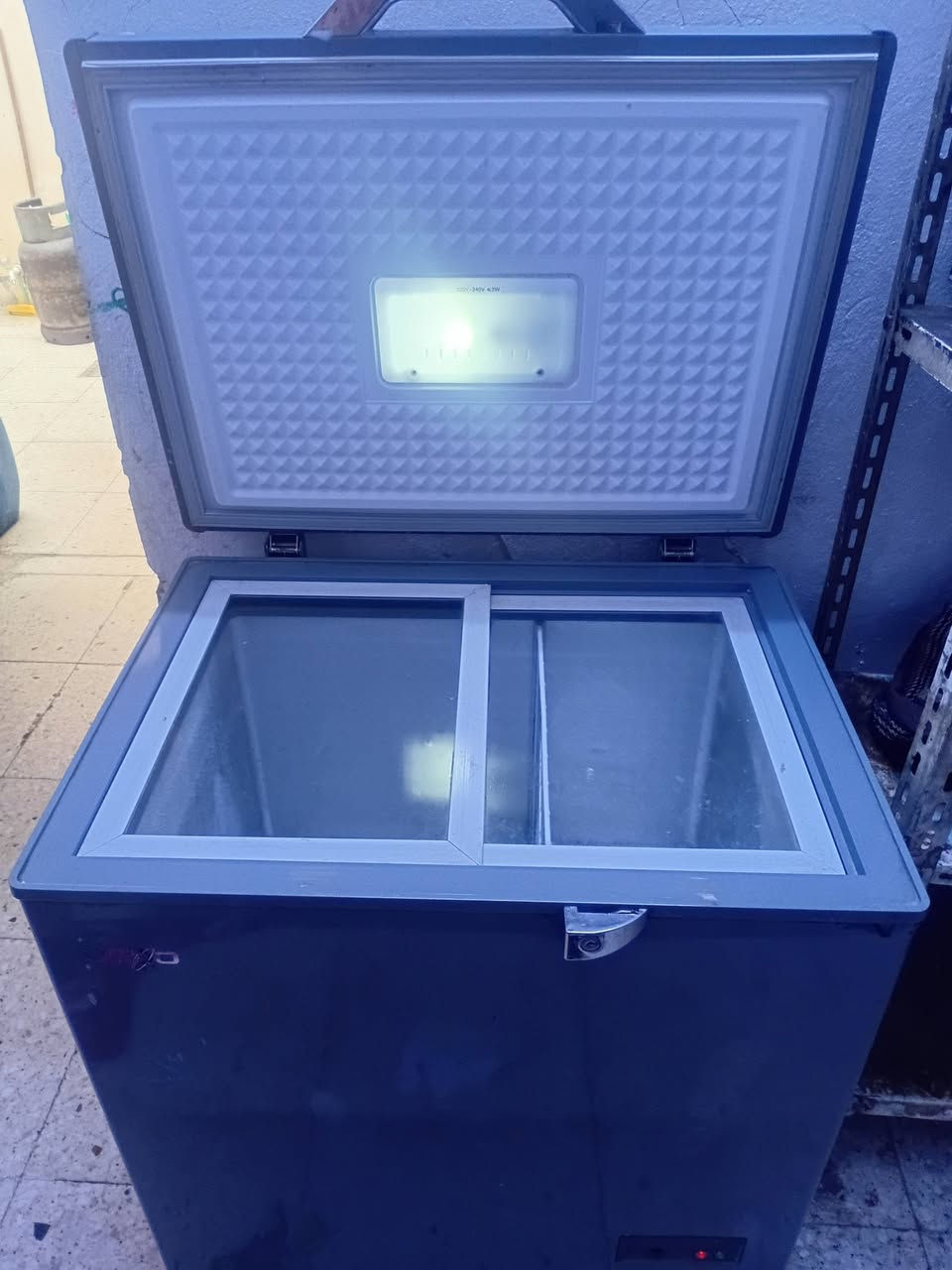 السلام عليكم مجمدة للبيع نضيفة 
*********** السعر ١٢٥
