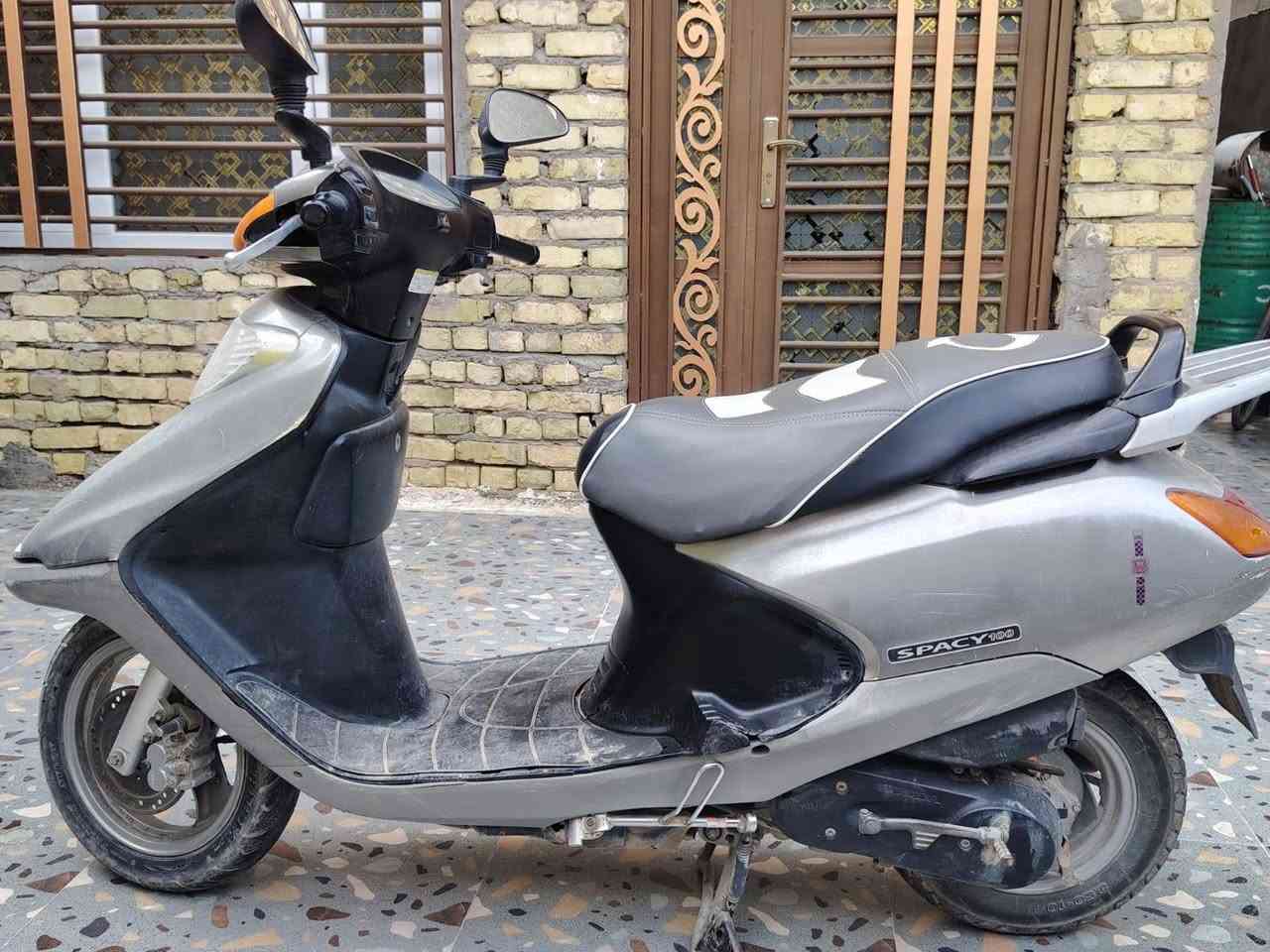 سلام عليكم 
دراجه سبيسي ياباني للبيع دراجه خير من الله كفرات اصليه كابريتر اصليه كهربائيات كله شغاله تأيرات جدد مكينه ناعمه خير من الله دراجه شلعه ومعدل فولل مكان دراجه واسط قضاء الحي 
للاستفسار/***********
ملاحظه.. مكلف بلنشر خاص مغلق
سعر دراجه 600 وبيه مجال للشراي
