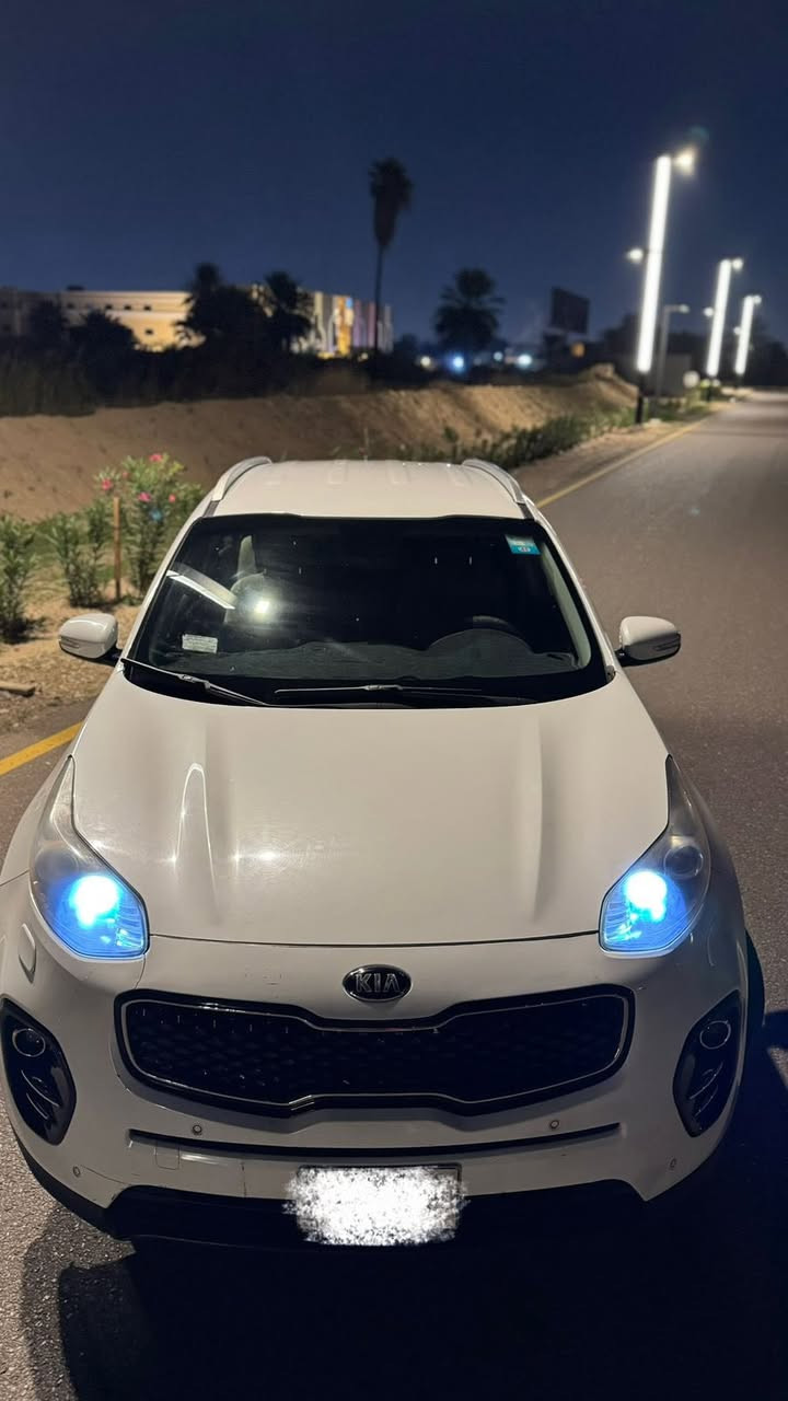 سلام عليكم
كيا سبورتج 2018 
للبيع سياره جديده بمعنى الكلمه
استخدام شخصي بسمي تحويل نفس اليوم ماشيه 122 الف مكفوله من الضربه والكص وصبغ كير مكينه مكفولات
وكاله الشركه الدوليه 
مري ترحيب 
حساسات 
السياره ثلاث وضعيات قياده 
منضومه زينون  LED
محرك ٢٠٠٠ دوش 
گير AT المرغوب
العنوان حي الجهاد
***********
