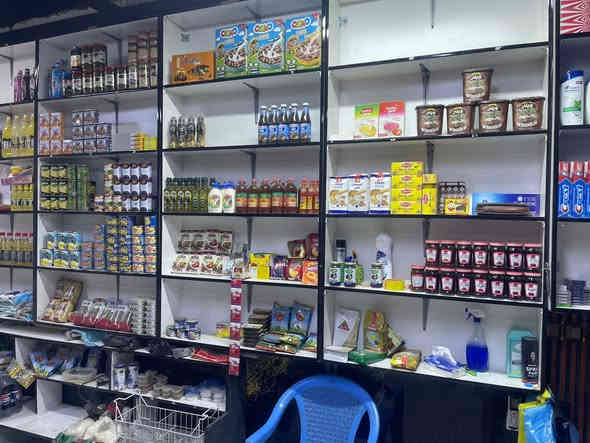 سفينة و رفوف للبيع 
السعر ال سفينة 200 الف 
سعر الرفوف 300 الف 
المكان الشعلة 
الرقم ‭+964 770 425 7820‬
