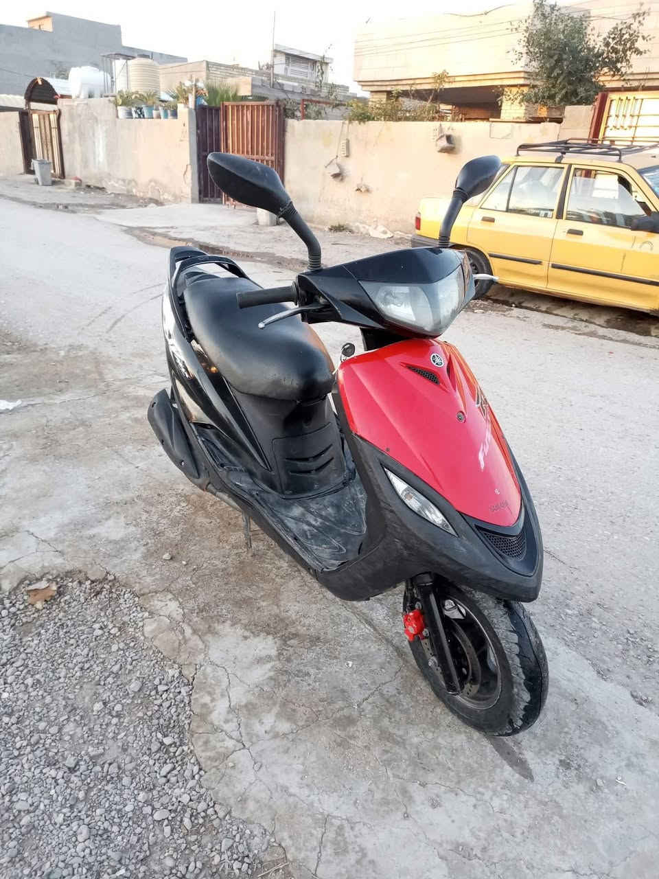 السلام عليكم للبيع ماكس 140 نضيفه مكينه بلادي كابريتر بلادي نضافه المكينه 100/100. اشاير شغال. يمنه يسرى وخلفي شغال. رماش هم. 
تاير امامي جديد 
بريك امامي جديد 
بريك خلفي تخفيف 
دهن موتل اديرلها 
دراجه هندر واحد تشتغل. السلف يرادله تنضيف. 
ابيع. ب400 وبيها مجال 
مكاني زعفرانيه.  ولله دراجه تمشي. ومرتبه بس اني ممحتاجها


**إذا كنت صاحب هذا الإعلان وتريد حذفه لأي سبب، رجاءا أرسل رسالة إلى الدعم الفني**