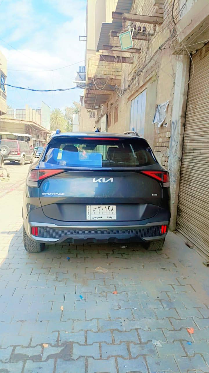 السلام عليكم عندي سبورتج XPR فول مواصفات حادثة بنيد ودعامي بنيد اصلي لون يعني سياره بدون صبغ بس دعامي ايرباك ستيرن ماشي شواصي ولغود ماكفوله ماشي45الف ايرباك ستيرن بسمي وسعر185)***********
