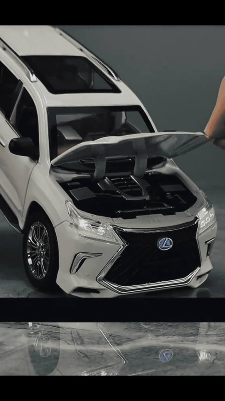 سيارة لكزس حديد حجم كبير مع إضاءة
سعر قطعة 30.000

سعر قطعتين 50.000
مراسلة عن طريق واتساب ***********

متوفر بلون أسود والابيض

الاستخدامات

لعبة ممتعة للأطفال ومحبي السيارات

قطعة عرض لهواة مجسمات السيارات

هدية مميزة في المناسبات والأعياد

تنمية الخيال وحب السيارات عند الأطفال

المميزات

هيكل مصنوع من المعدن (حديد) مع تفاصيل دقيقة

حجم كبير وتصميم واقعي مشابه لسيارة لكزس الأصلية

إضاءة أمامية وخلفية تعمل عند التشغيل

مؤثرات صوتية داخل السيارة تزيد من المتعة

الأبواب الأمامية والخلفية تفتح وتغلق

الكبوت الأمامي والشنطة الخلفية قابلة للفتح

عجلات متحركة بسلاسة

تشطيب فاخر مع مقصورة داخلية بتفاصيل واضحة

ابعاد السيارة: الطول 20 سم  العرض 8 سم ارتفاع 7 سم

محتويات الصندوق

سيارة لكزس حديد حجم كبير

الملاحظات

المنتج لعبة ومجسم وليس سيارة حقيقية

يُنصح بإبعادها عن الأطفال دون 3 سنوات
