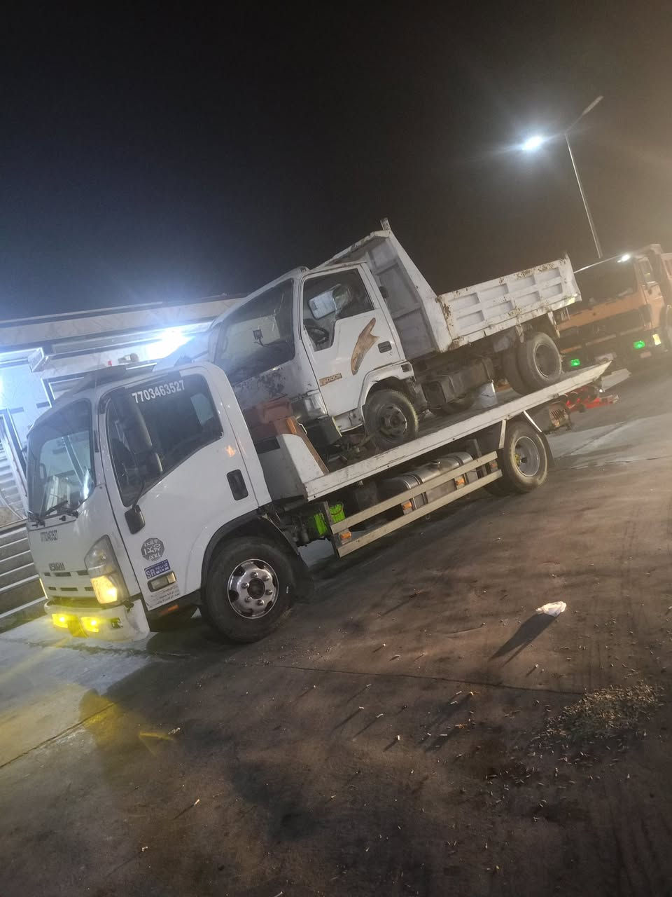 سلام عليكم ازوزه موديل 2015 سطحه وخاشوكه رقم سليمانيه   بس وكاله اسويلك يعني سياره ما تداور بسم شريكه سياره رادلهه كاور نقصهه مكينه جديده بل كارتون مكان سياره بصره ام قصر سعر 125 وبيهه مجال 
 رقم تلفوني ما اجاوب واتساب ***********
