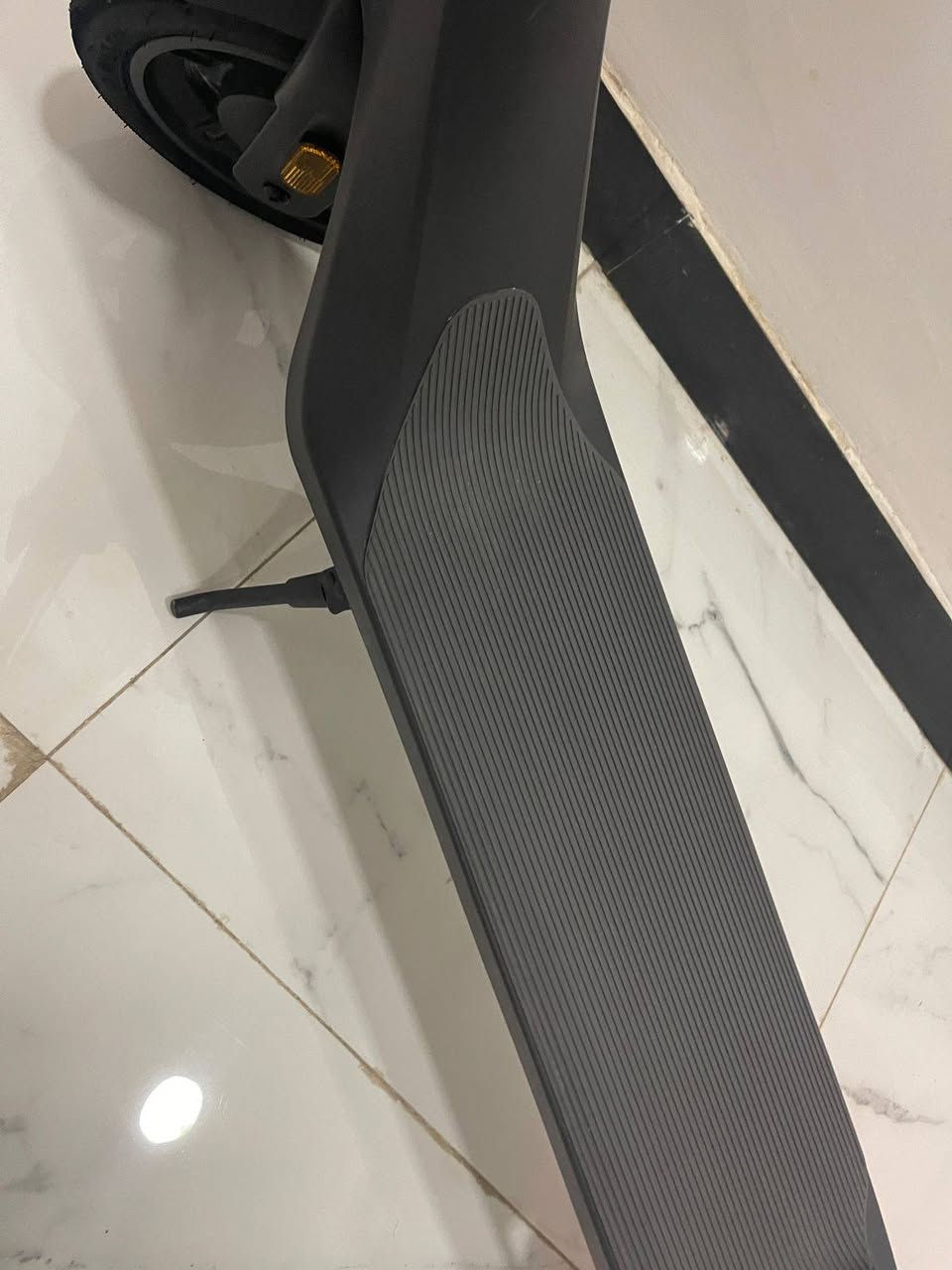للبيع Xiaomi Electric Scooter 4 Lite

- استخدام شهر ونص فقط.
- السرعة القصوى: 25 كم/ساعة.
- مدى يصل إلى 25 كم بالشحنة.
- محرك 300 واط (600 واط ذروة).
- قابل للطي وسهل بالحمل.
- الكارتون الأصلي موجود.
- جميع الملحقات موجودة ما عدا الشاحن.
- نظيف وحالته ممتازة وجاهز للاستخدام.
- بطاريه ليثيوم اصليه
ملاحظه// السكوتر ما داخل صيانه ابدا و الك حق الفحص وين ما تريد بس شاحنه ما وياه بس اذا عندك شاحنه شغل واطلع
السعر: 200 الف دينار قفل (غير قابل للتفاوض).

للاستفسار مراسلة خاص او واتساب على ***********

