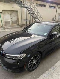 بي ام ( 330i )   موديل :2020 ماشيه : 120km   ملاحظه  : الضرر  كلش حلو ...